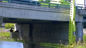 WSDOT engineers and technicians conduct a biennial inspection of Pioneer Bridge over the Nooksack River in Ferndale (April 27, 2015). Photo: Whatcom News