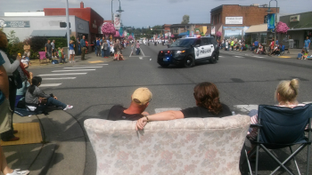 2015 old settlers grand parade couch from behind