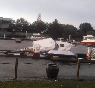 boat swamped at sandy point 2016-03-10