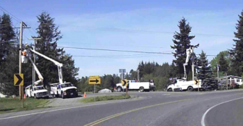 utility and cable crews working on fixing lines harksell and enterprise 2016-04-18 2