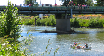 ski-to-sea canoeists on the river being cheered on by onlookers on the Main Street bridge 2016-05-29