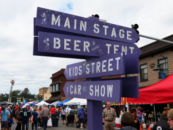 2016 ferndale street festival main street signpost