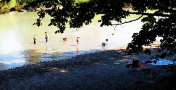 kids playing in the Nooksack River at VanderYacht Park in 90-degree weather 2016-08-19
