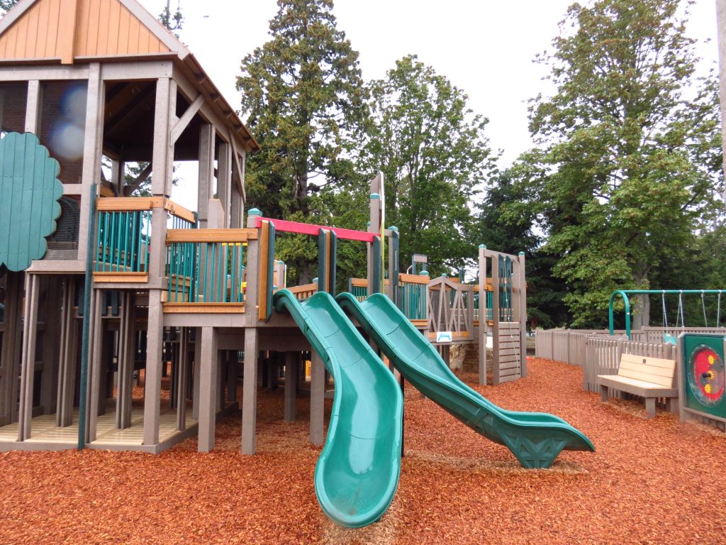 star-park-center-playground-structure