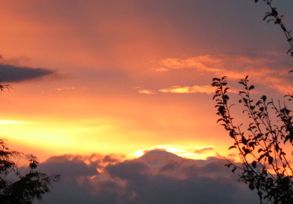 beautiful-sunrise-before-windstorm-2016-10-15