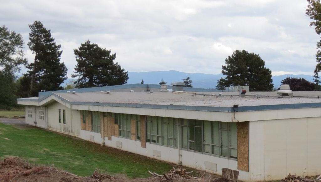boarded-up-windows-on-the-north-side-of-mountain-view-school-buildings-2016-10-4