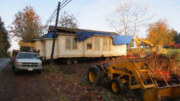 house-arrives-at-mt-view-rd-destination-after-move-from-washington-street-2016-10-22