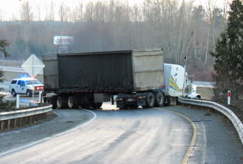 semi truck trailer jackknifed sb i-5 off-ramp grandview icy conditions 2017-01-09