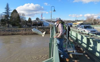 usgs crew on pioneer bridge prepare to drop sampler 2017-02-17
