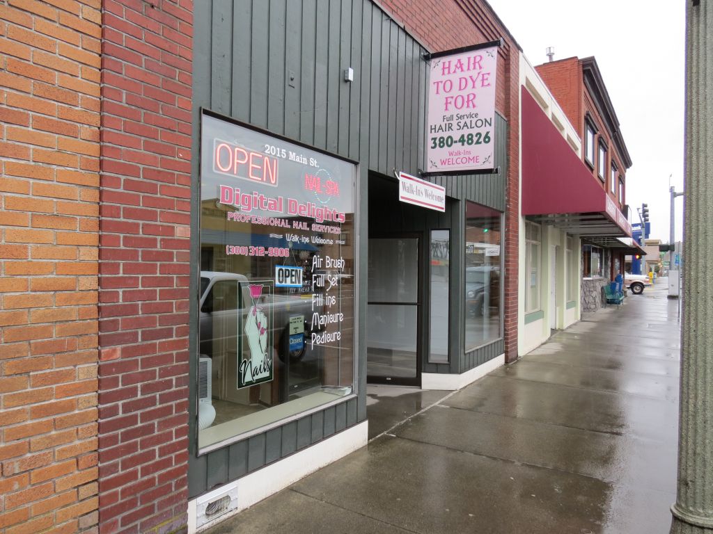 storefront of 2015 main street after Bob and Cyndy's Trophies closed