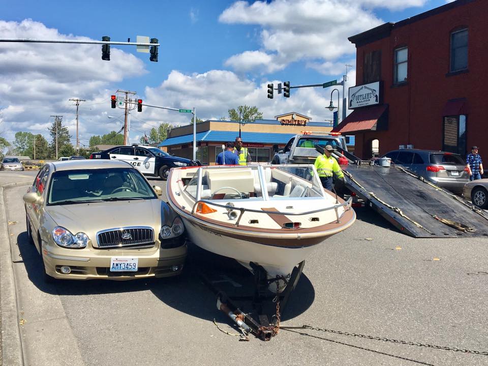 4 runaway boat hits parked cars 2017-05-07 photo reader