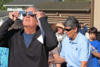 Cathy Watson hands out eclipse glasses during community viewing event 2017-08-21