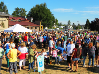 Community eclipse viewing event draws estimated 1600 people 2017-08-21