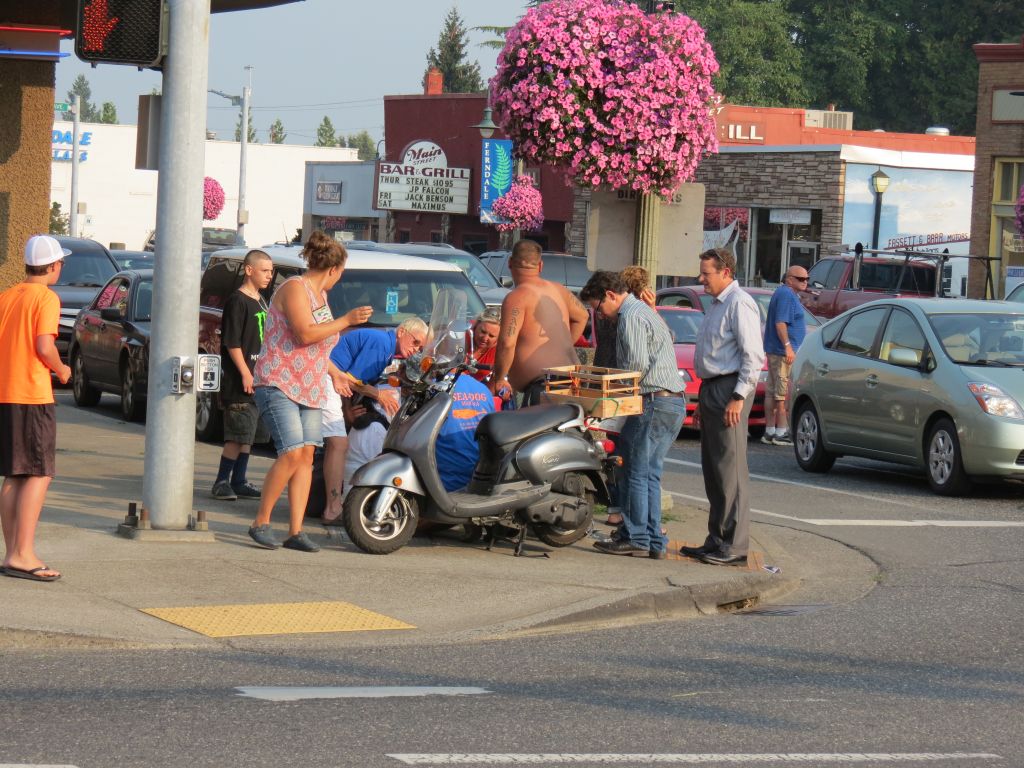 car vs moped - several rendered aid to injured woman 2017-08-10