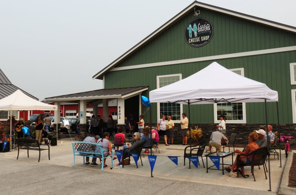 twin sisters creamery 2nd anniv open hse with live band 2017-08-05