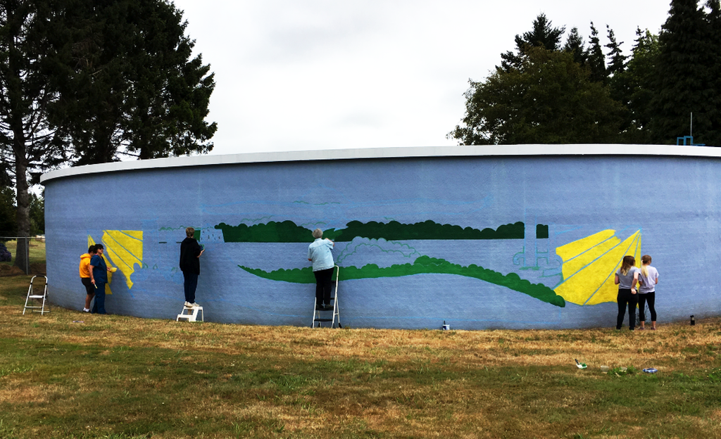 water tank mural painting volunteers 2017-08-18 photo barbara ingram