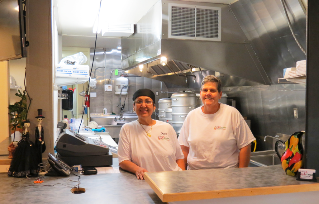 Dora Ruiz and Tammy Look prepare to open their New Mexico Tamale Company restaurant on 3rd Avenue 2017-11-29