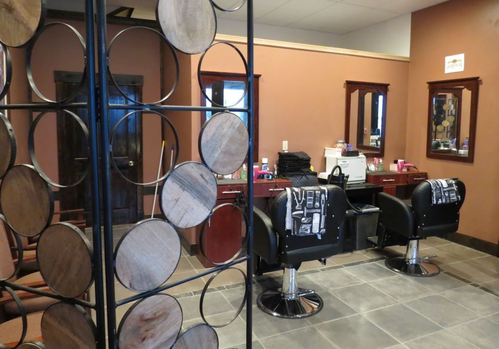 leader block barber shop interior 2017-11-2
