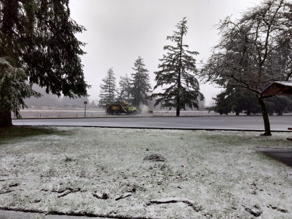 A snowplow clearing the northbound lanes of I-5 north of the Grandview interchange (December 19, 2017). Photo: Whatcom News