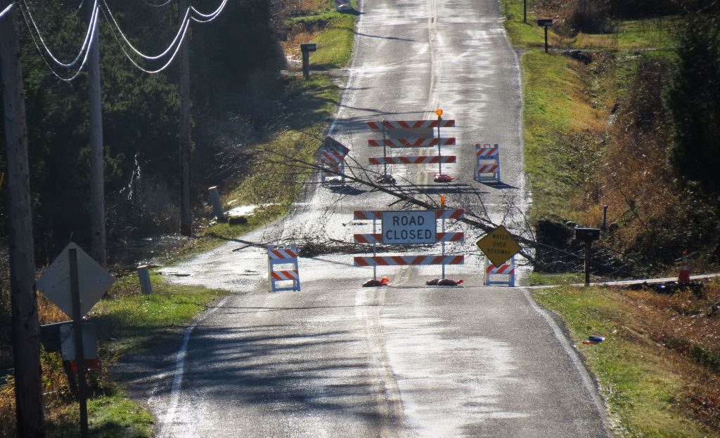 graveline crossing silver creek between sunset and slater shoulder erosion after heavy local rain 2017-12-20