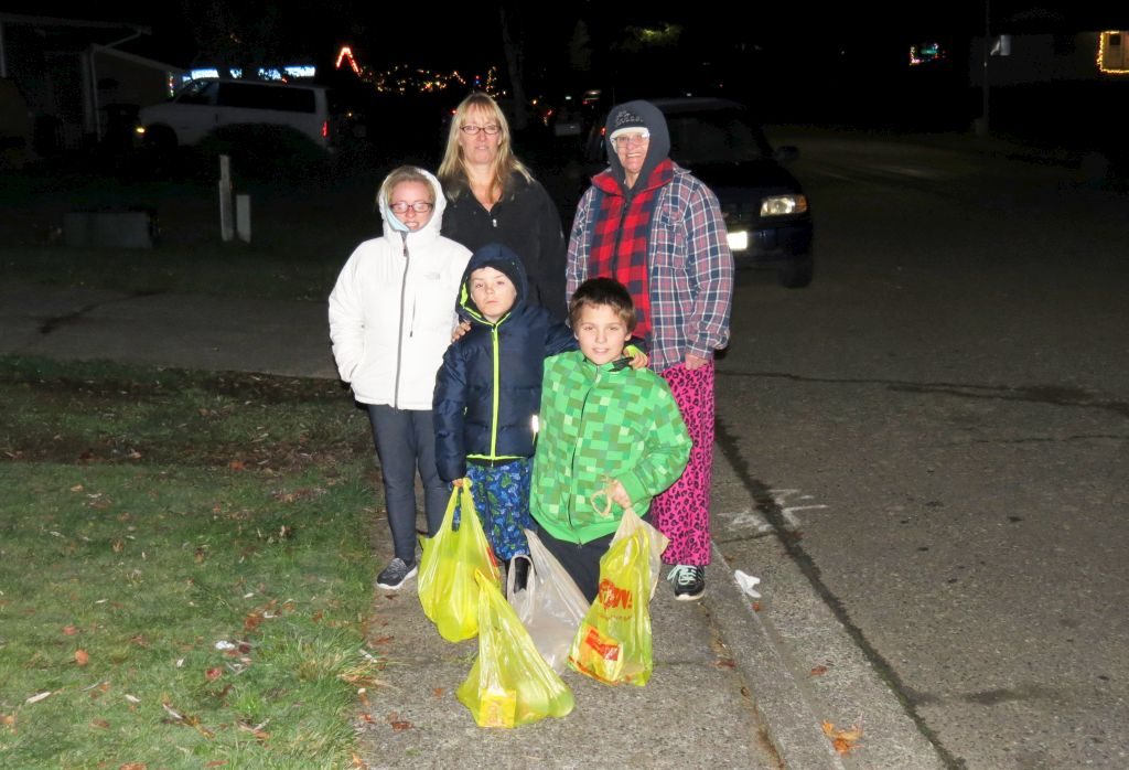 neighbors pose with donations while waiting for santa and wcfd7 2017-12-09