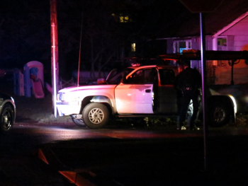 police take two suspects into custody after seeing them flee from scene of kowloon inn burglary 2017-12-30