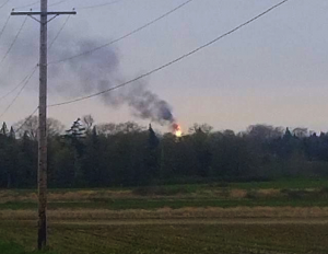 p66 flare seen from slater rd east of imhoff 2018-04-15 photo Brian DeFries cropped