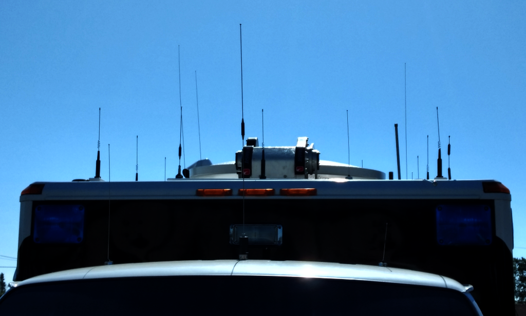 myriad of antennae on top of the ferndale police dept comm van 2018-05-015
