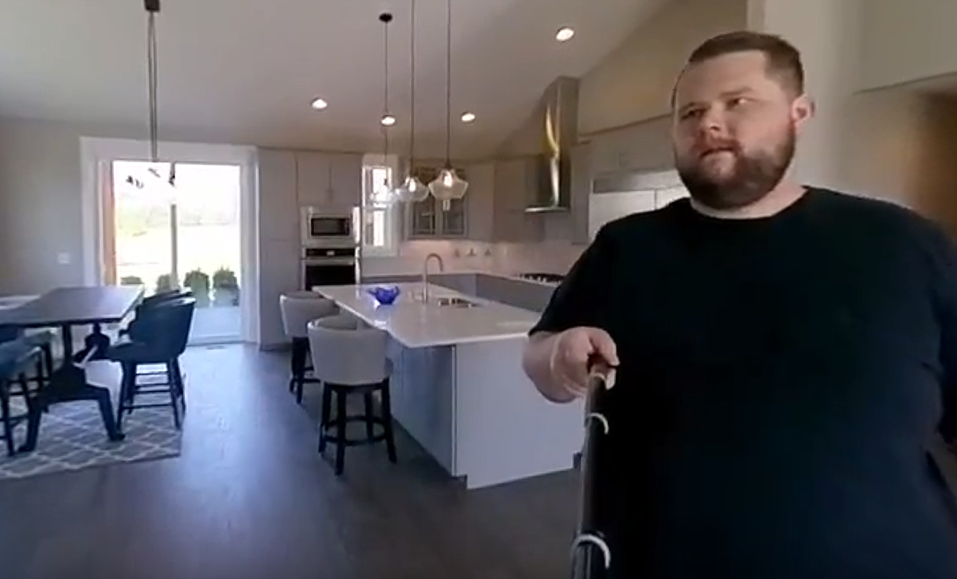 tommy mutchler seen creating a VR walkthrough video 2 2018-06 source youtube