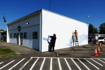 FAC member kyle deming and artist todd bruce begin laying out the pattern for a mural on the city hall annex 20118-08-09