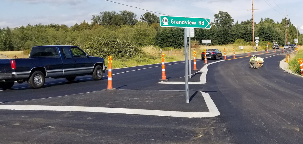 tiger construction crews lay down some striping prior to the grandview and kickerville rds roundabout being opened 2018-08-03 wsdot via flickr
