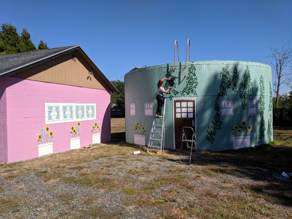 colleen harper applies final touches on water tank and pump house murals 2018-09-02 src rebecca czar