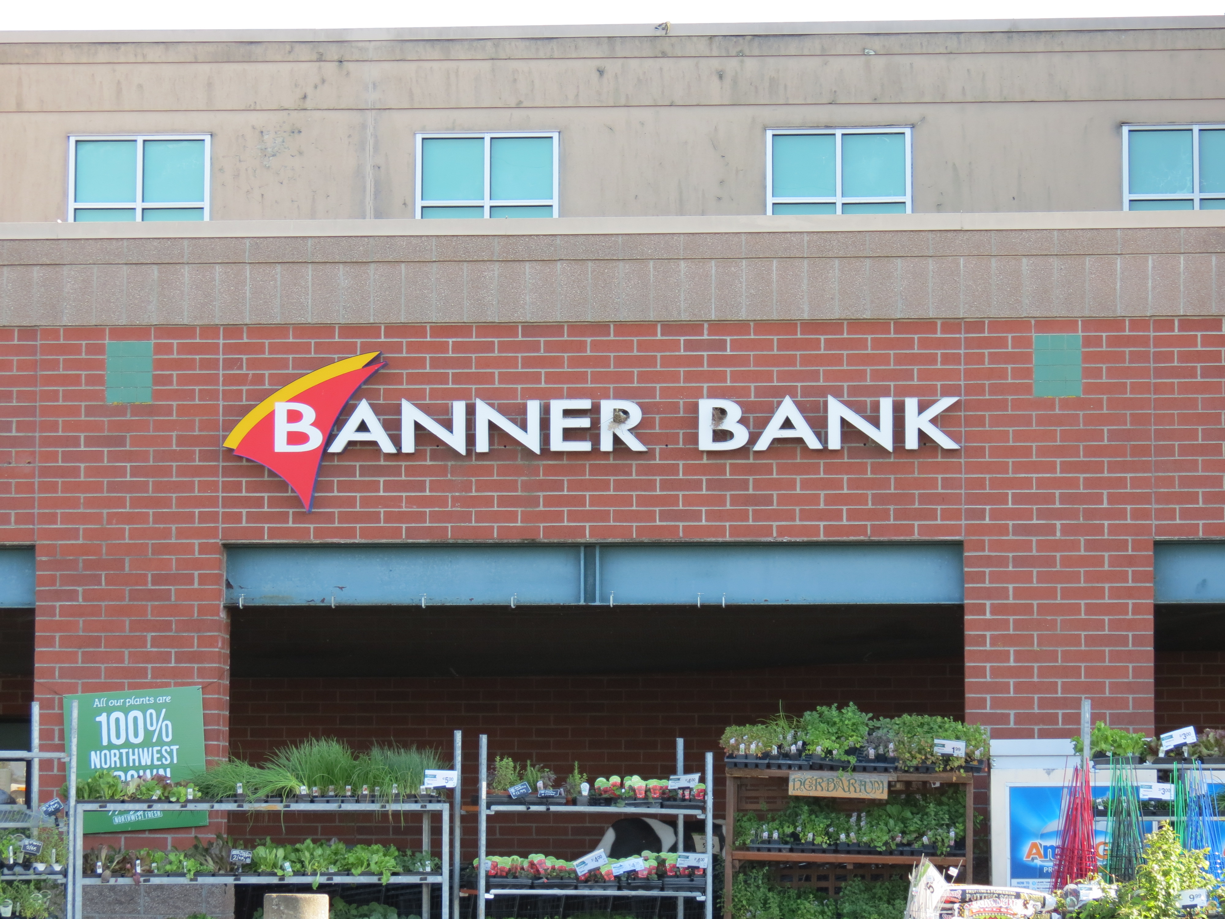 Banner Bank Ferndale branch exterior sign (April 25, 2019). Photo: My Ferndale News