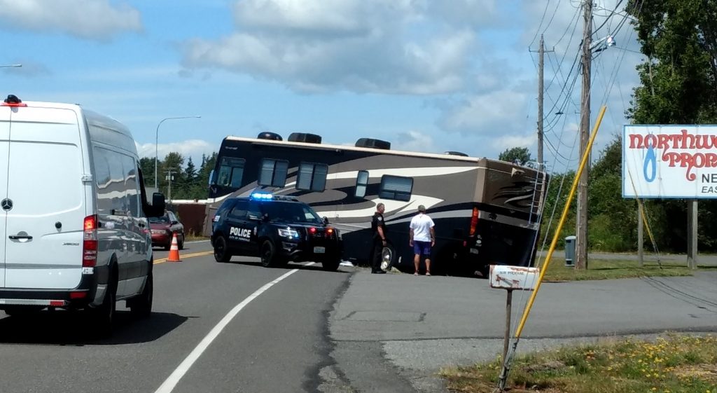 Motorhome blocking a lane on Barrett Road after becoming high-centered (June 20, 2019). Photo: My Ferndale News