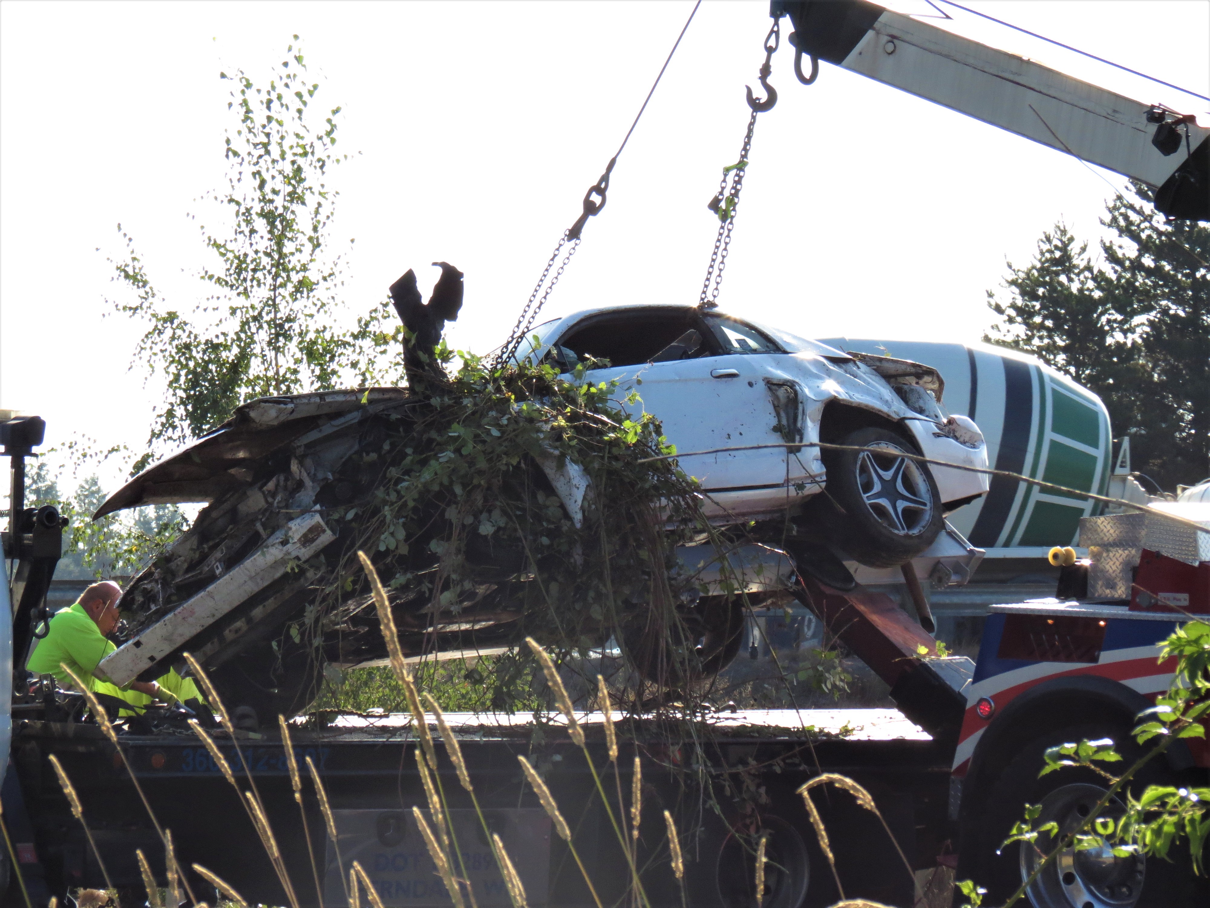 Chris Heston of Heston Hauling prepares to secure the wreckage of a vehicle involved in a rollover crash at southbound I-5 at the Portal Way off-ramp onto his flatbed truck (August 26, 2019). Photo: My Ferndale News