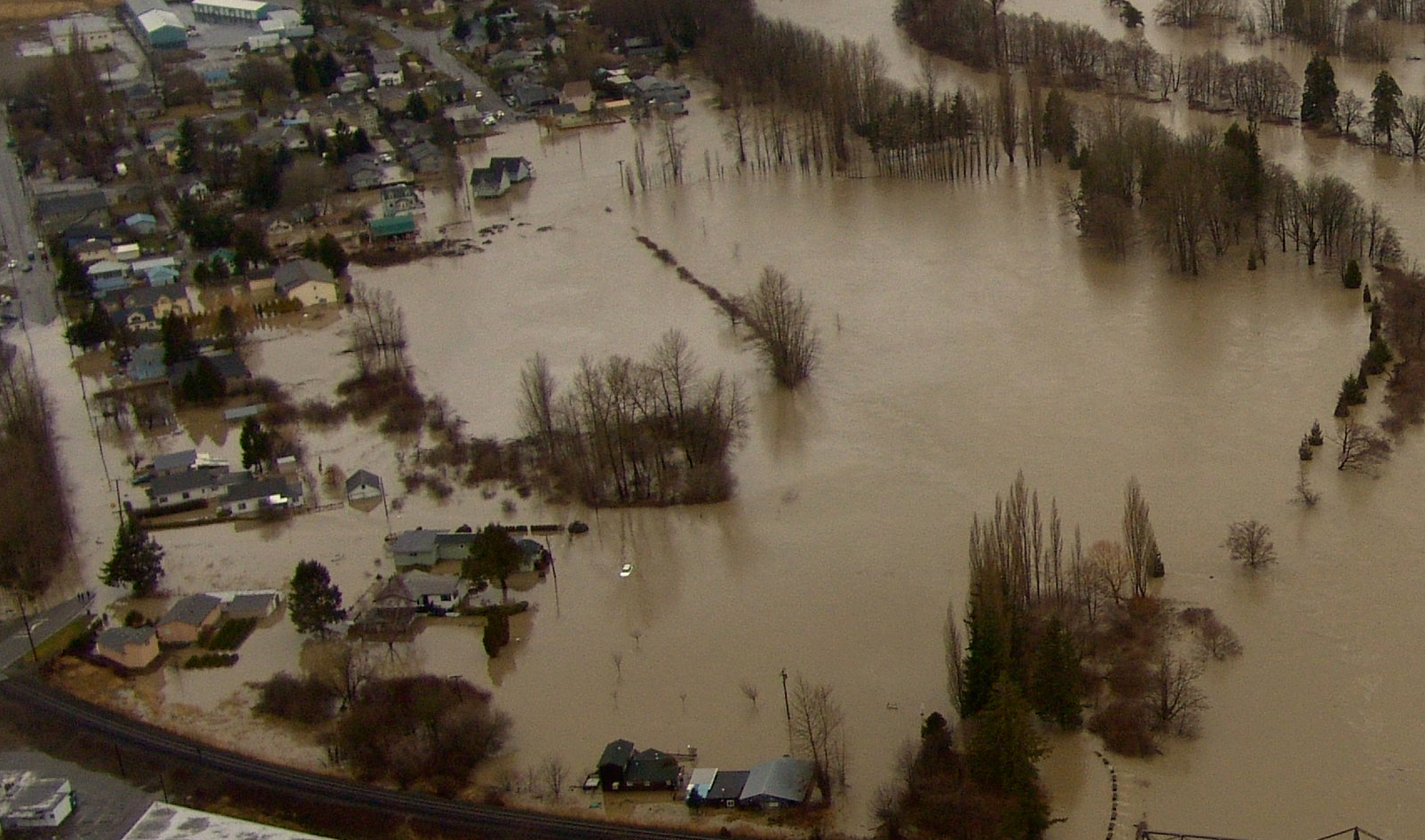 Zoomed-in portion of aerial photo looking over VanderYacht Park and nearby residential neighborhoods during flooding event (January 8, 2009). WSDOT photo via Flickr