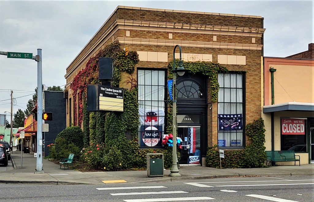Whatcom Republicans set up a campaign store and phone bank in the former Ferndale State Bank building (September 19, 2020). Photo: My Ferndale News