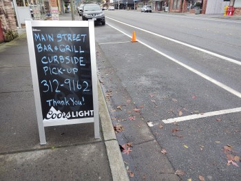 Curbside pickup signage outside Main Street Bar & Grill during COVID-19 pandemic (November 19, 2020). Photo: My Ferndale News