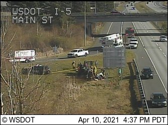 Scene of a rollover crash at the northbound I-5 off-ramp at Main Street (April 10, 2021). Source: WSDOT