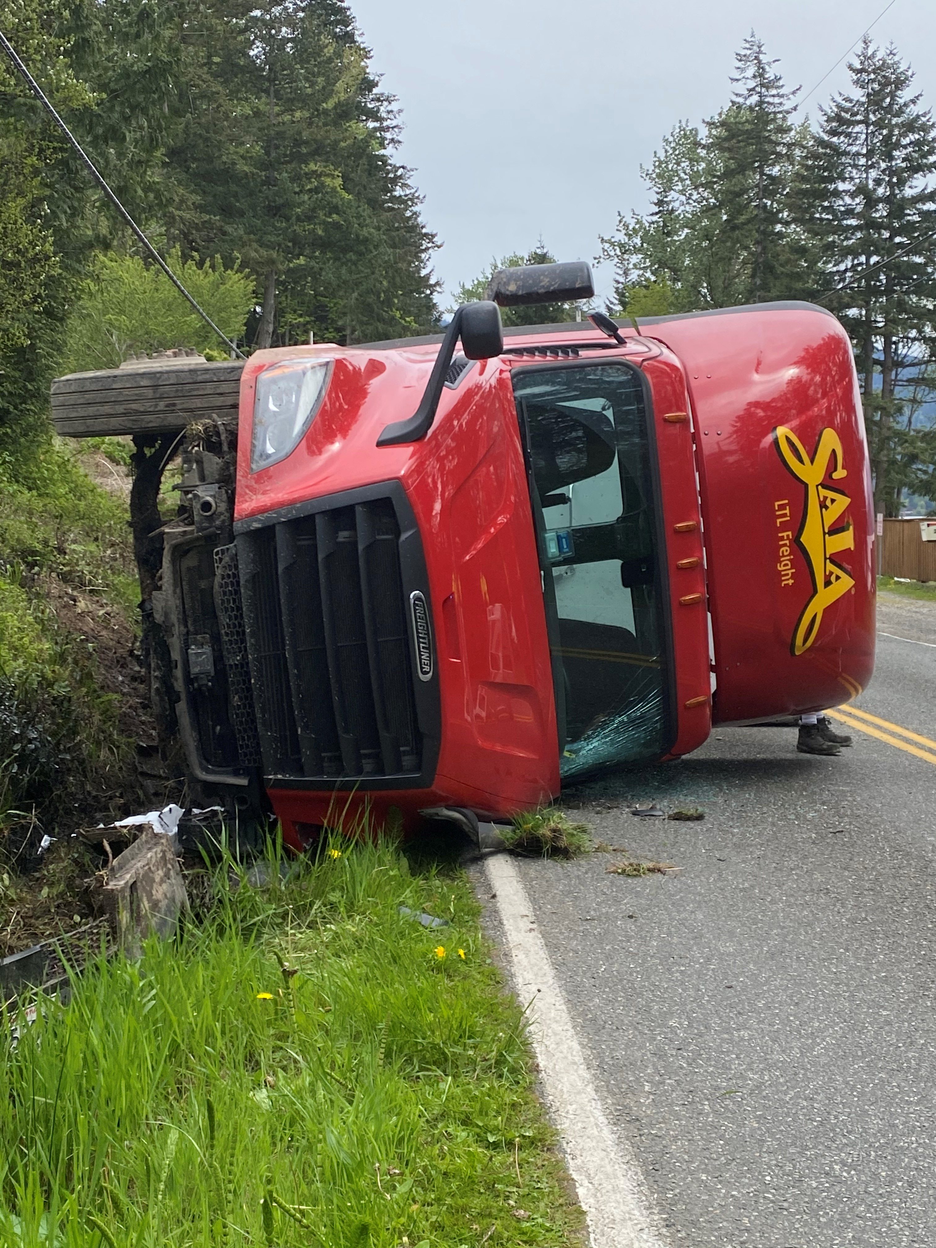 Scene of rollover crash on Northshore Road (May 3, 2021). Photo: Taimi Dunn Gorman