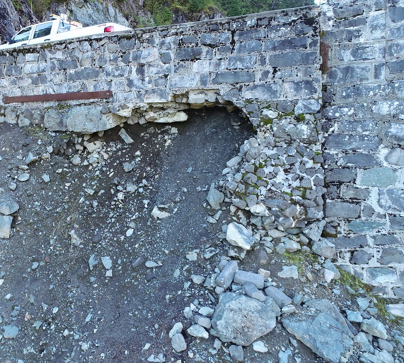 Retaining wall on road at Artist Point (September 29, 2020). Photo: WSDOT via Flickr