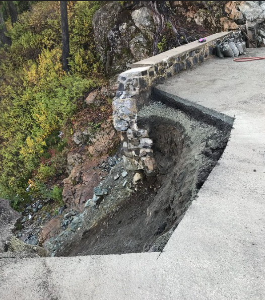 Section removed above crumbling retaining wall on road at Artist Point (October 12, 2020). Photo: WSDOT via Flickr