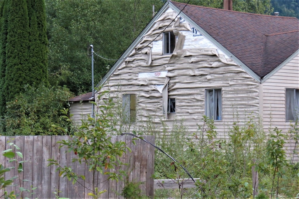 Damage to siding on an adjacent house near a residential fire in Deming (August 15, 2021). Photo: Whatcom News