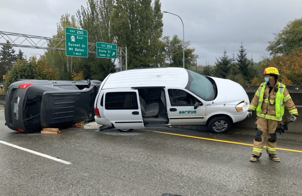 Scene of a crash on I-5 southbound (October 14, 2021). Photo courtesy WSP