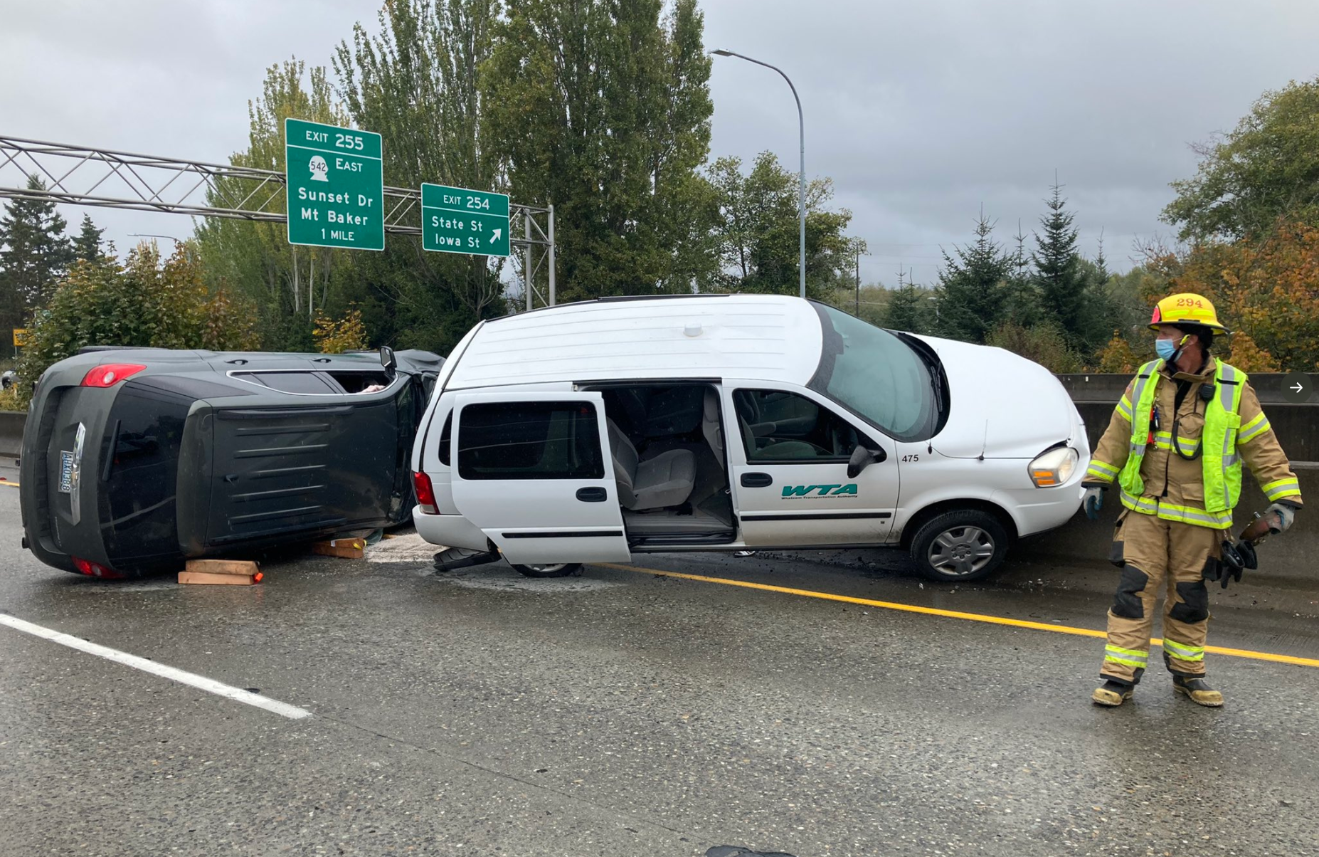 Scene of a crash on I-5 southbound (October 14, 2021). Photo courtesy WSP