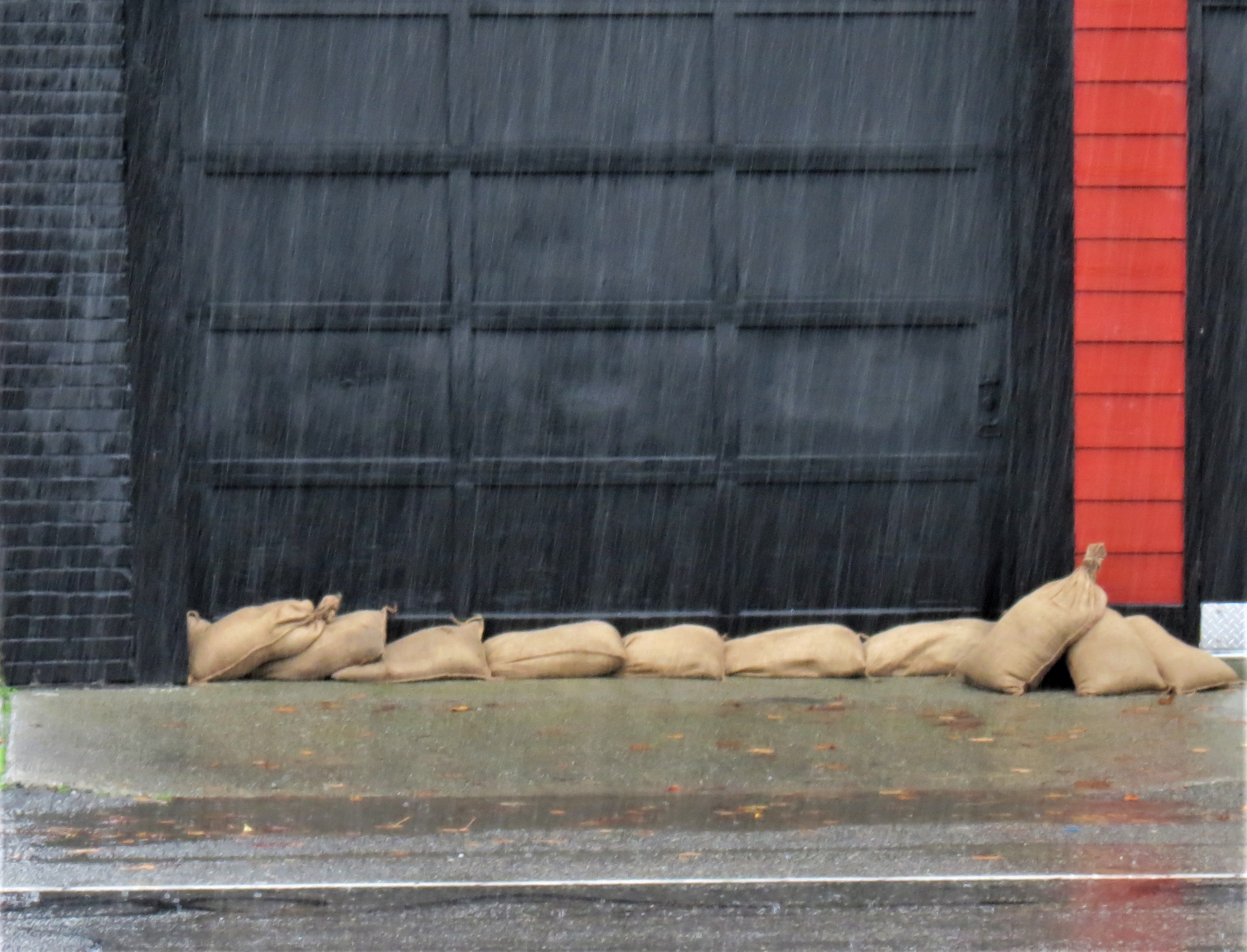 Sandbags in place to protect a Sumas business from potential floodwaters (November 14, 2021). Photo: Whatcom News