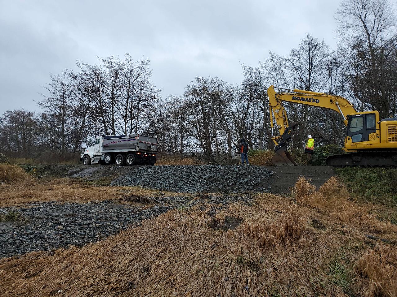 US Army Corps of Engineers close a breach in the Rainbow Slough Levee (November 27, 2021). Photo: Andrew Munez Source: USACE