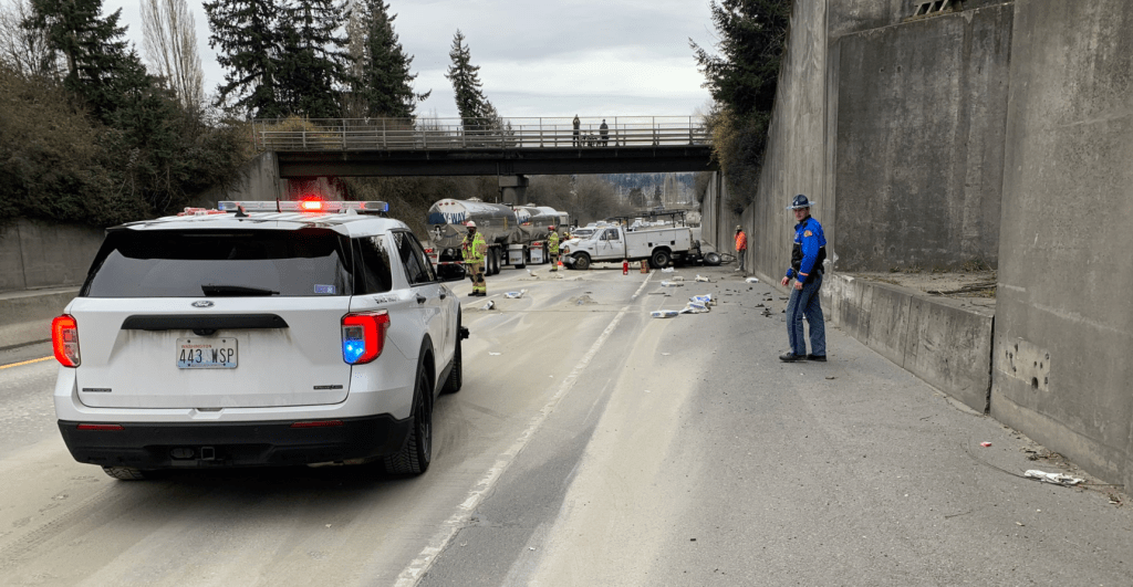 First responders on scene of a crash involving a truck pulling a trailer that lost its load on I-5 (March 11, 2022). Photo courtesy of WSP