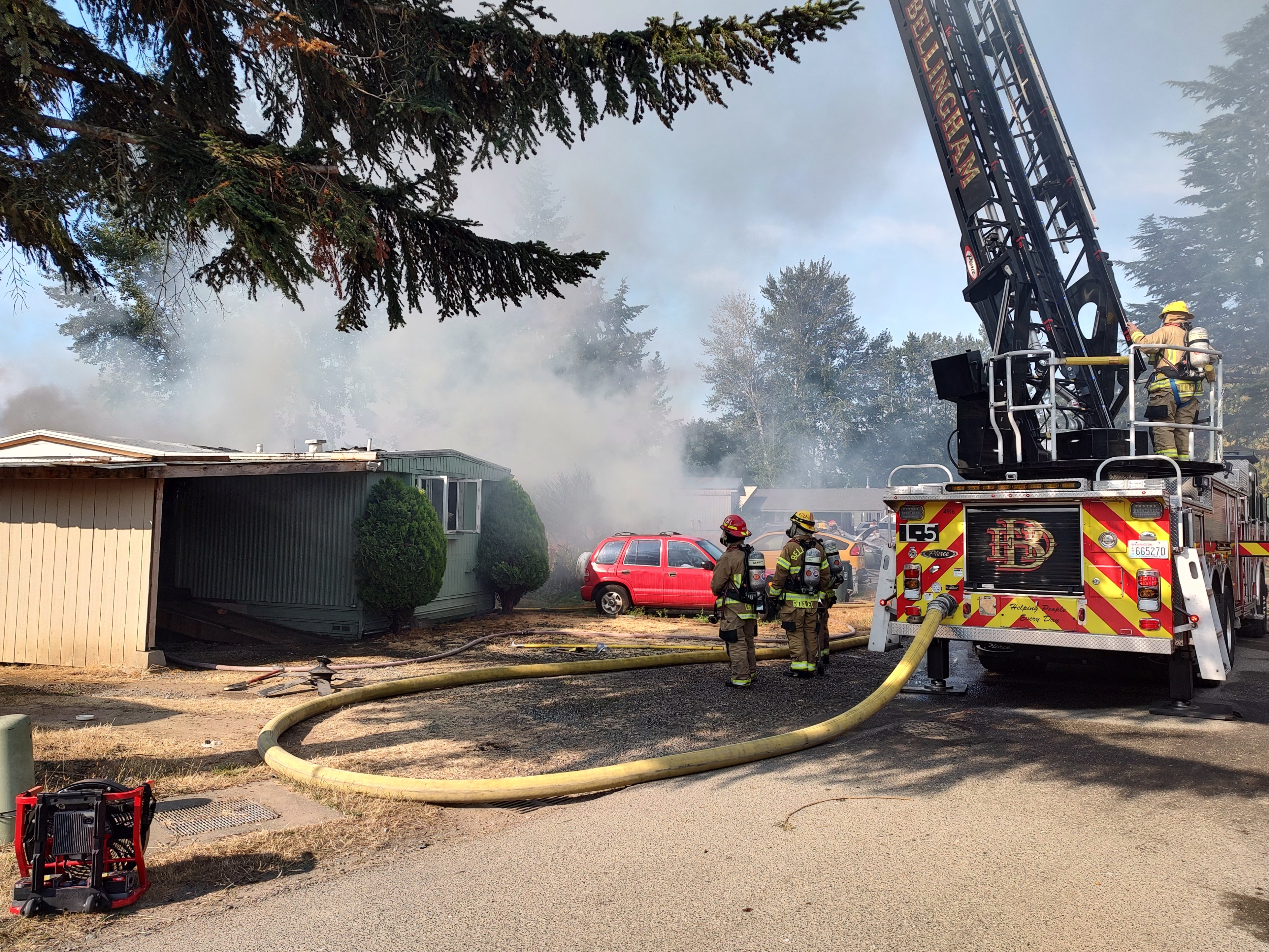 Scene of a fire in a Bellingham mobile home community (August 23, 2022). Photo: Whatcom News