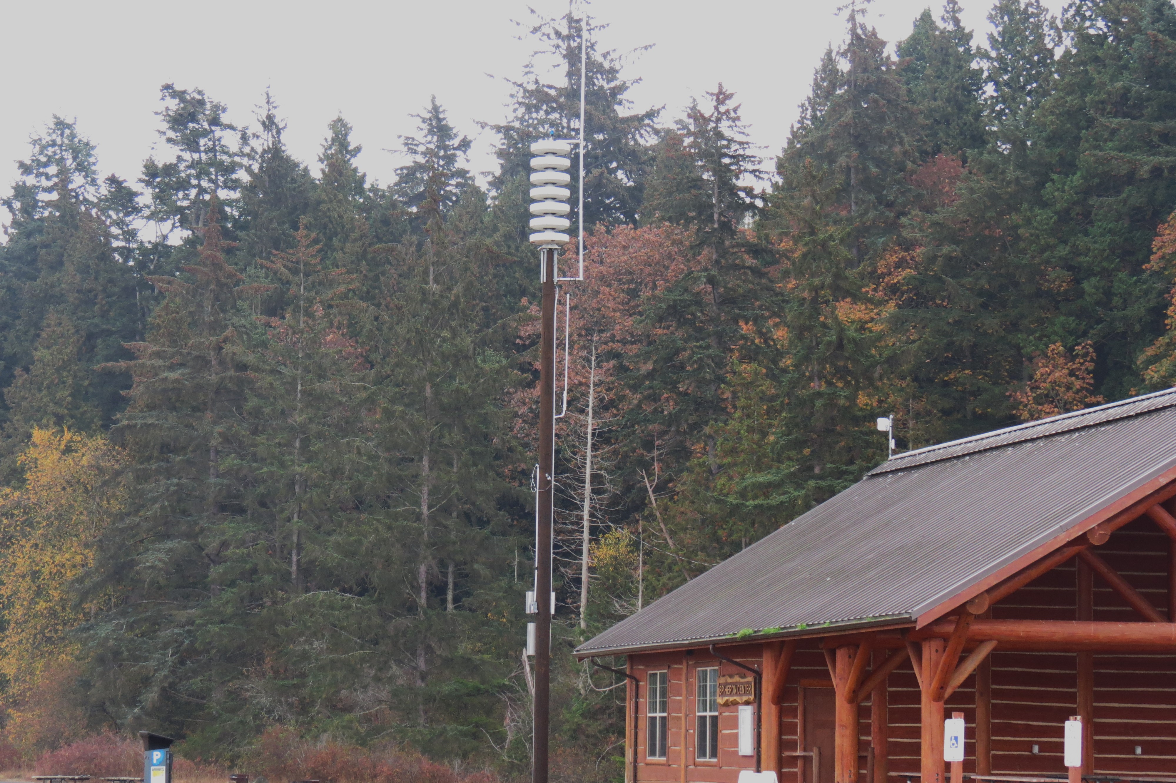 Birch Bay tsunami siren tower (October 20, 2022). Photo: Whatcom News